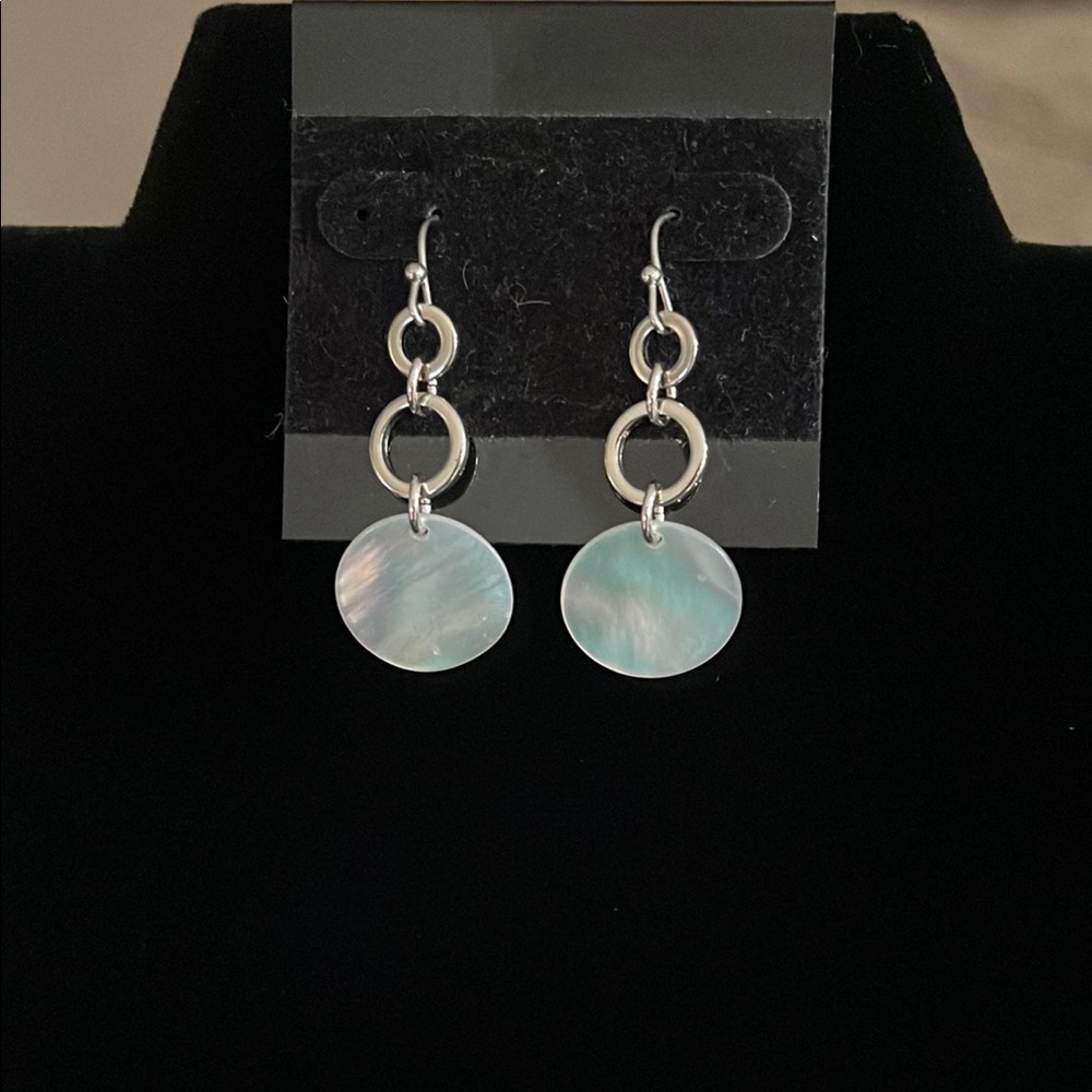 3/$25 🍀Lia Sophia NWOT Elegant Silver and Iridescent Earrings